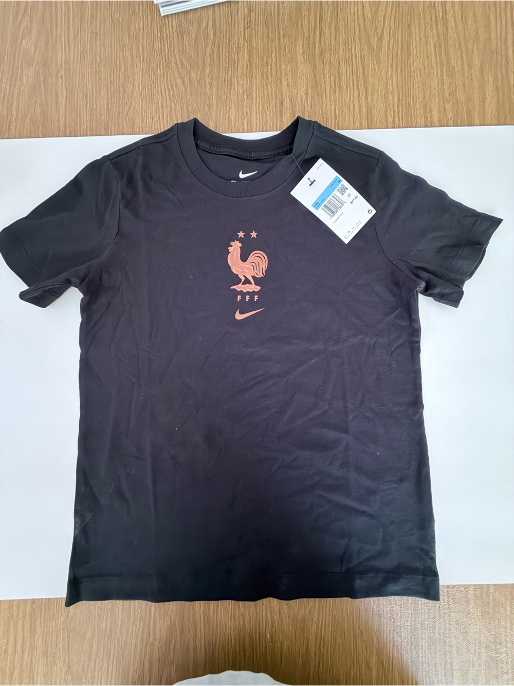 Nike child’s Medium Black Short-Sleeve Crest Tee with Coral Logo